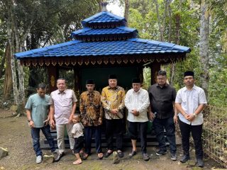Silaturahmi Lintas Pulau, Bupati Nagan Raya Ziarahi Makam Ulama Pejuang Tgk Putik di Banyumas